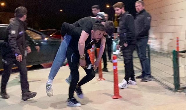 Futbol turnuvasındaki bıçaklı kavga kamerada: 2'si ağır 3 yaralı