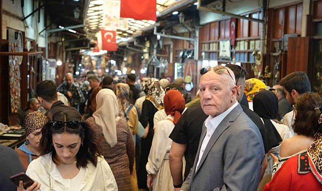 Gaziantep'in Bakırcılar Çarşısı'nda bayram ve tatil yoğunluğu