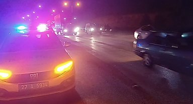 Gaziantep'te zincirleme trafik kazası: 3'ü polis 4 yaralı