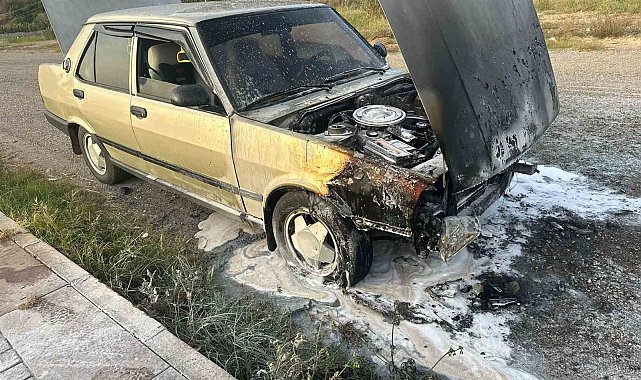 Gazipaşa'da park halindeki otomobil alev aldı