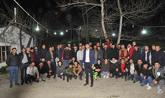 Gediz'de yeniden seçilen muhtar köylüleri için iftar programı düzenledi