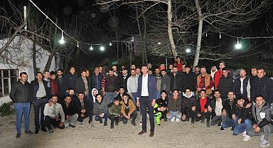 Gediz'de yeniden seçilen muhtar köylüleri için iftar programı düzenledi