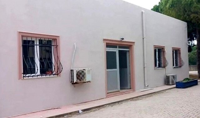 Gelibolu Adliyesi'nin de bulunduğu bina depreme dayanıksız olduğu gerekçesiyle tahliye edildi