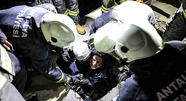Genç itfaiyecilere gerçeği aratmayan deprem eğitim