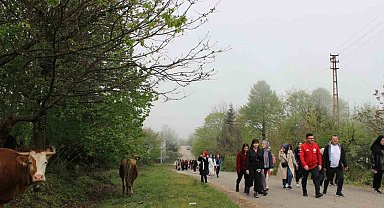 Gençler Çamlıpınar göletinde yürüdü