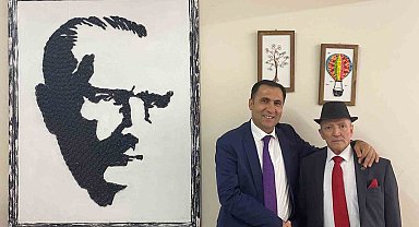 Geri dönüşüm malzemeleriyle yapılan Atatürk portresi büyük beğeni topladı