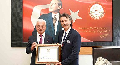 Geyikçi mazbatasını aldı