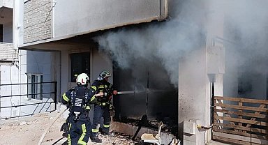 Giriş katındaki dairede çıkan yangın paniğe neden oldu