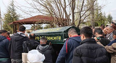 Göçükte hayatını kaybeden işçiler toprağa verildi