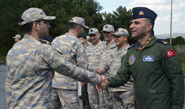 Gökyüzünün yılmaz bekçileri bayramlaştı