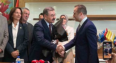 Gölbaşı'nda seçimleri kazanan Yakup Odabaşı mazbatasını aldı