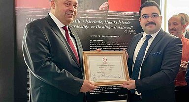 Gönen'de İbrahim Palaz mazbatasını aldı