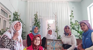 Gönüllü gençler yaşlı çınarları unutmadı
