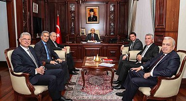 Göreve başlayan belediye başkanları, Vali Mahmut Demirtaş'ı ziyaret etti