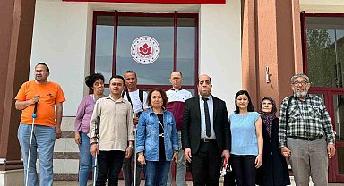 Görme engelliler şehitleri unutmadı