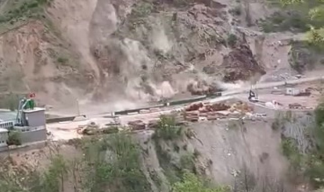 Gümüşhane'de meydana gelen heyelan saniye saniye görüntülendi