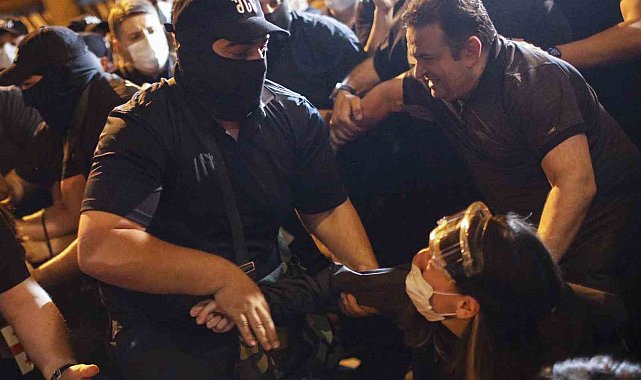Gürcistan'da "Yabancı Etkinin Şeffaflığı" yasa tasarısı protestosuna polisten sert müdahale