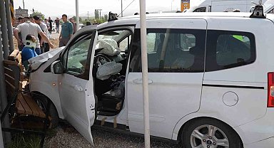 Hafif ticari araç, 'evde sağlık hizmeti' aracıyla çarpıştı: 6 yaralı