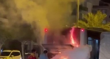 Halk otobüsündeki yangın büyümeden söndürüldü