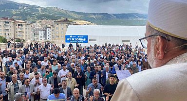 Hamas liderinin oğulları ve Gazze'de hayatını kaybedenler için gıyabi cenaze namazı kılındı