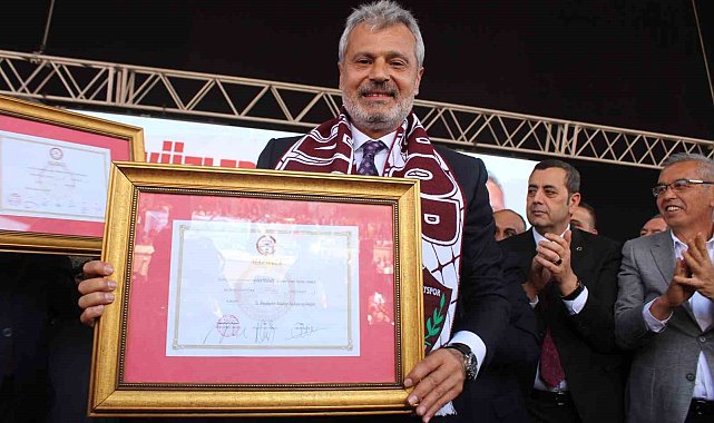 Hatay Büyükşehir Belediye Başkanı Öntürk: "Artık siyaset bitti şimdi millete hizmet zamanı"