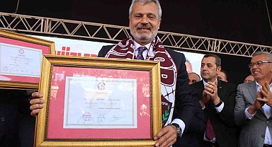 Hatay Büyükşehir Belediye Başkanı Öntürk: "Artık siyaset bitti şimdi millete hizmet zamanı"