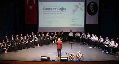Hayat kurtaran hastane çalışanları, sesleriyle mest etti