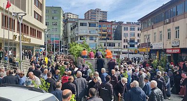 Hayır için bir tır dolusu meyve fidanı dağıttılar