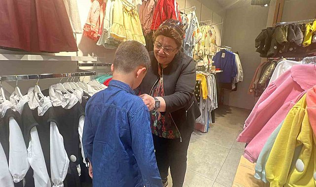 Hayırseverler bir araya gelip 200 çocuğa bayram sevinci yaşatıyor