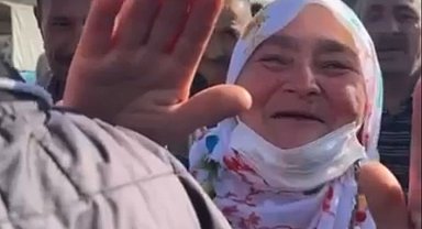 Hayvan pazarındaki yaşlı kadına yapılan jest gülümsetti