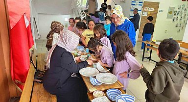 Hisarcık'ta öğrencilere çini sanatı tanıtıldı
