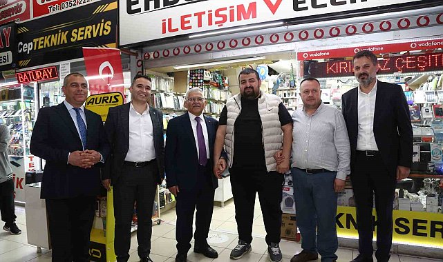 Hunat Çarşısı esnafını ziyaret eden Büyükkılıç'tan birlik, beraberlik mesajı