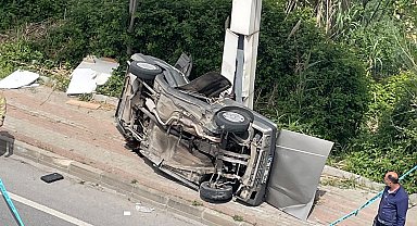Hurdaya dönen araçtan sağ çıktılar