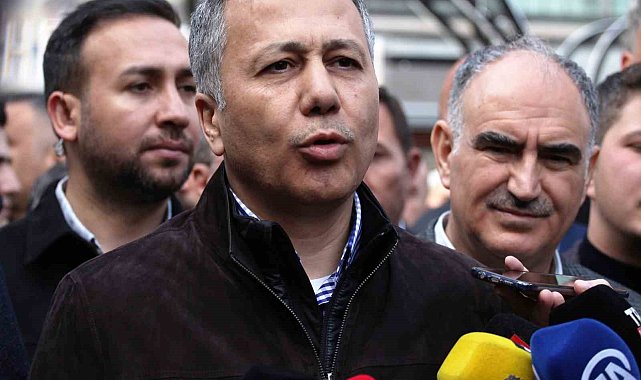 İçişleri Bakanı Yerlikaya bayram namazını Konya'da kıldı