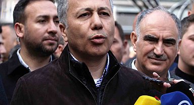 İçişleri Bakanı Yerlikaya bayram namazını Konya'da kıldı