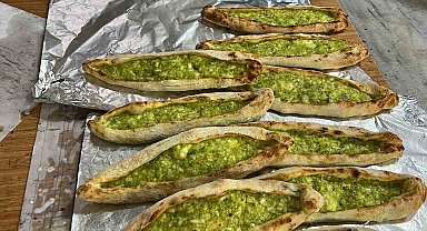 İftar sofralarının lezzetli yiyeceği fıstıklı börek