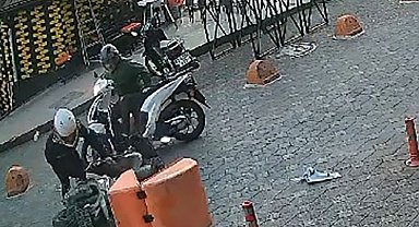 iki motosikletin çarpıştığı kaza anı güvenlik kamerasında