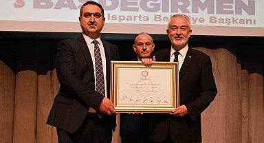 İkinci kez seçilen Şükrü Başdeğirmen mazbatasını aldı
