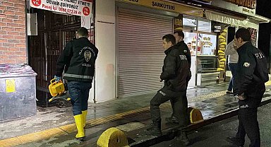 İş merkezindeki metruk daire alevlere teslim oldu, 2 kişi can havliyle dışarıya çıktı