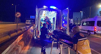 İşçi servisi yol ayrımındaki bariyere çarptı: 5 yaralı