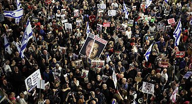 İsrail'de 100 bin kişi Netanyahu ve hükümetini istifaya çağırdı