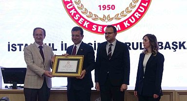 İstanbul Büyükşehir Belediye Başkanı Ekrem İmamoğlu mazbatasını aldı
