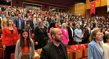 İstanbul'da 23 Nisan nedeniyle düzenlenen yarışmada dereceye girenler ödüllerine kavuştu