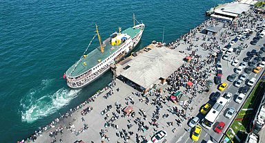 İstanbul'da bayramda vapur sırası yoğunluğu
