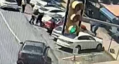 İstanbul'da silahlı "tost ücreti" kavgası kamerada: Büfeci müşteriyi kovalayıp bacağından vurdu