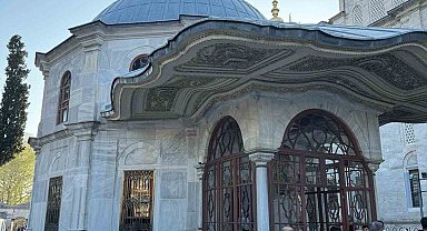 İstanbul'da vatandaşlar türbeleri ziyaret etti