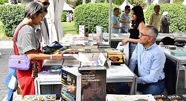 İzmir Kitap Fuarı kitapseverlerin Kültürpark özlemini giderdi