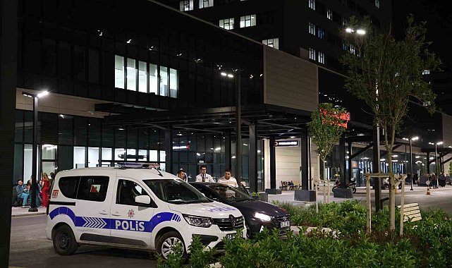 İzmir'de doktor ve sağlık çalışanları kendilerini odaya kilitledi, tehdit şüphelisi tutuklandı