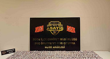 İzmir'de kıskıvrak yakalanan 2 zehir taciri tutuklandı