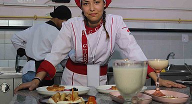 İzmir'de lise öğrencileri yemek yarışmasında hünerlerini sergiledi